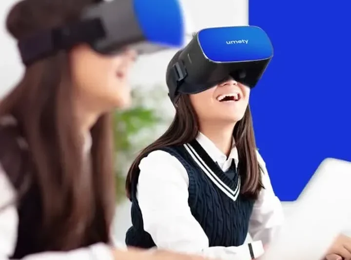 VR Glasses & Curriculum 3